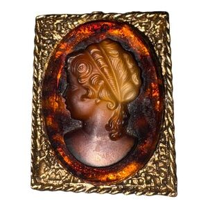 Vintage Cameo Style Portrait Brooch Gold Tone Amber Resin Frame J40
